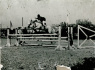 Wanda Wąsowska podczas zawodów na Służewcu na wałachu Wenard (1958 r.).
